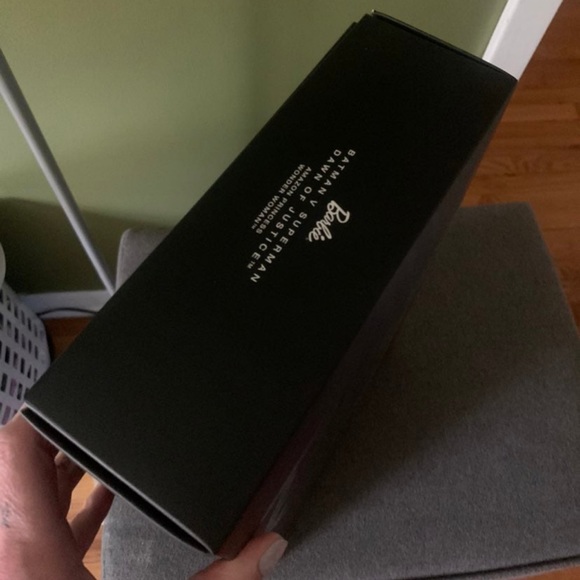 Mattel Wonder Woman Barbie Gold Label - Picture 6 of 7